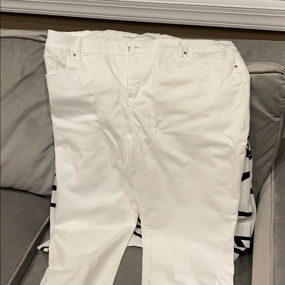 BRAND NEW UNWORN CHICOS SZ 18P STRAIGHT LEG JEAN - Picture 2 of 3